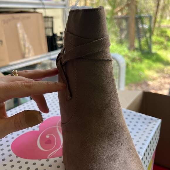 NWT LADIES ANKLE BOOTS! never worn, very cute with bow on side! Size 7 - Picture 5 of 8